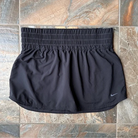 Nike One Ultra High-Waisted Skort Women's Size XL Black Skirt - Picture 1 of 13